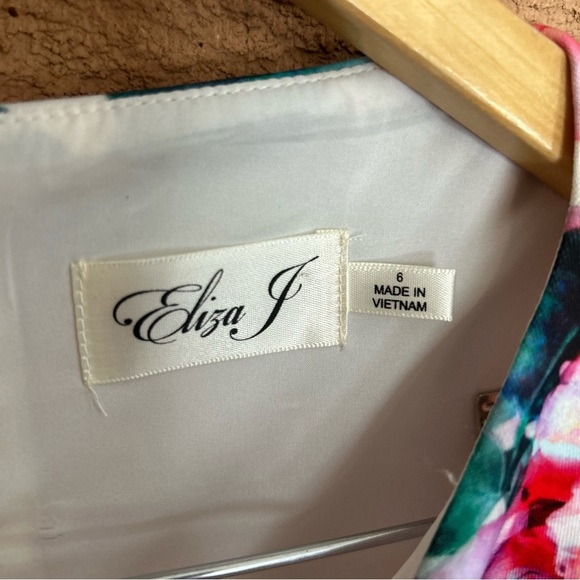 Eliza J Floral Print Scuba Fit & Flare Sleeveless Dress Women’s Size 6 - Picture 4 of 8